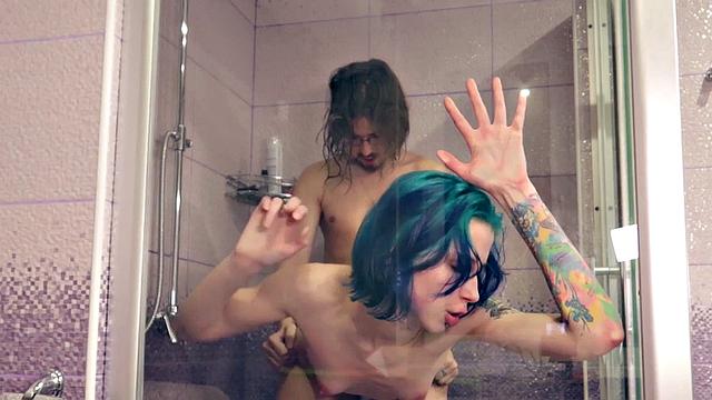 Amateur inked babe blowing before bentover in the shower