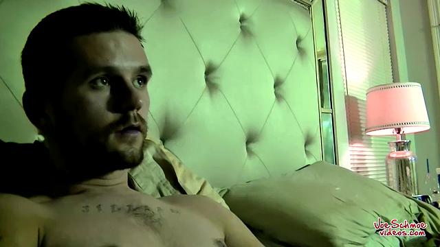 Брайан и Джо кормят Джо горячей спермой - Брайан и Джо