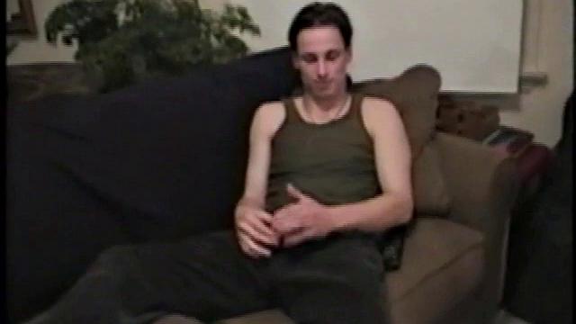 Марк дрочит, ведь Netflix уже посмотрел, а пицца еще в пути