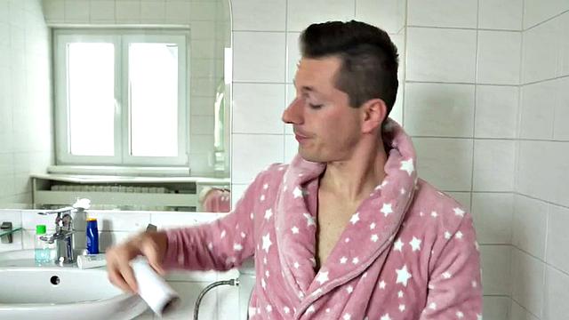 Пышная красотка трахается раком и делает глубокий минет