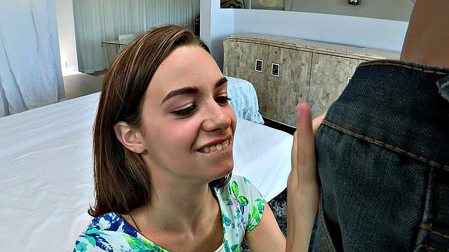 Тали широко раздвигает ноги и кайфует от члена Криса