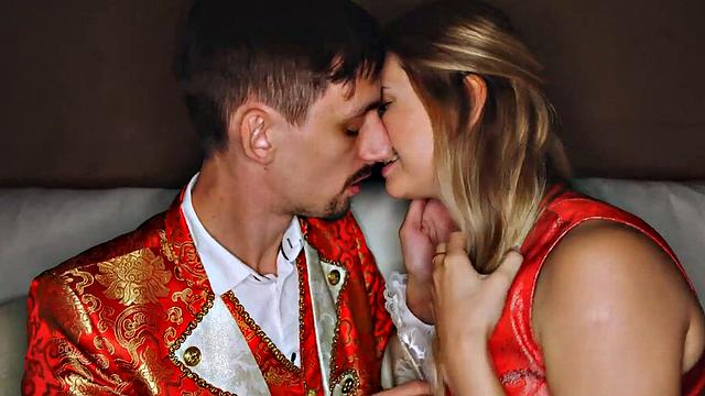 Bronze Goddess with trimmed cooch in stockings enjoys gargling cock in full HD pon!