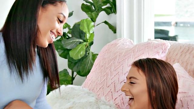 Bigbooty brunette squirter fucked by dyke babe