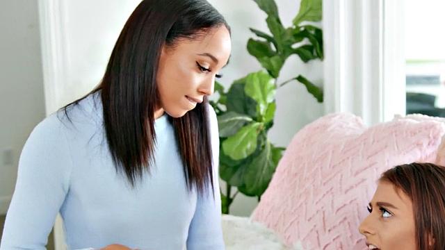 брутальная брюнетка с жопой заливает всё, когда жёсткая лесбиянка берёт её страпоном