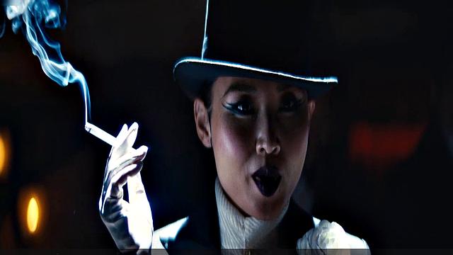 Марго Робби устроила настоящую движуху в туалете, пока все тусуются