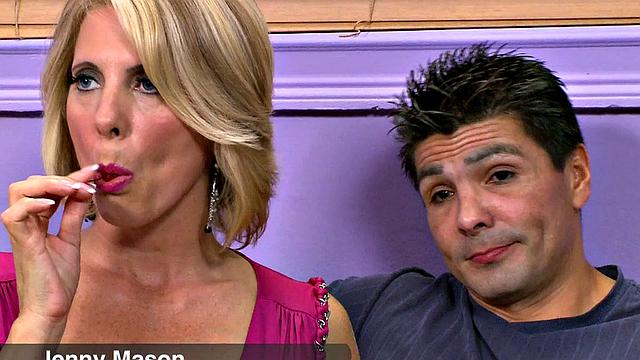 смотри, как дженни отсасывает мужу и квартиранту ради аренды и спермы на лице