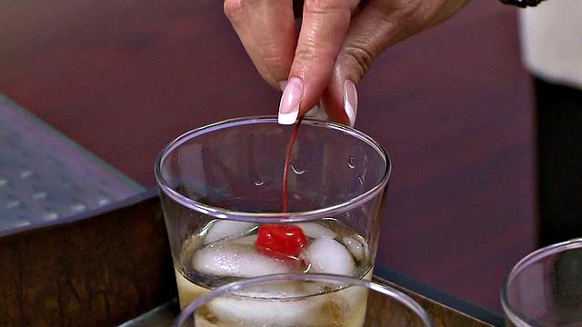 смотри, как дженни отсасывает мужу и квартиранту ради аренды и спермы на лице