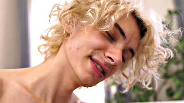Элио Пьяттерюд шутит и дрочит на дерзкой гей-встрече