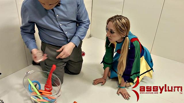 BDSM slave submits to nasty domme