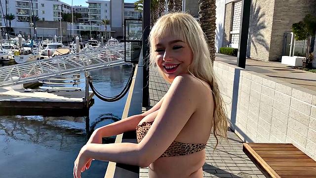 Jessica Gets A Cumrella