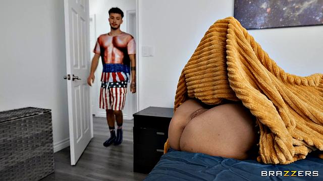 Подсмотри, как соседка сдает анус соседу, пока его девушка не даёт ему в задницу, а потом все втроём устраивают жаркий анал втайне друг от друга.