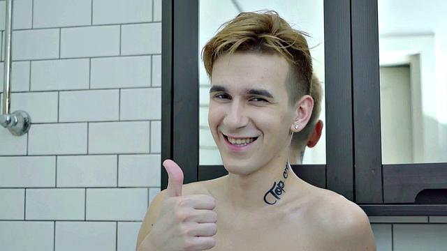 Kinky skinny teen gets a hot shower before jerking off to a cumshot