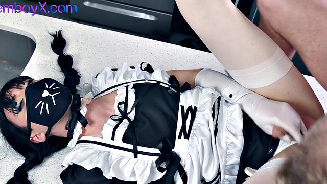 Trap maid bottomed by hunky new boss