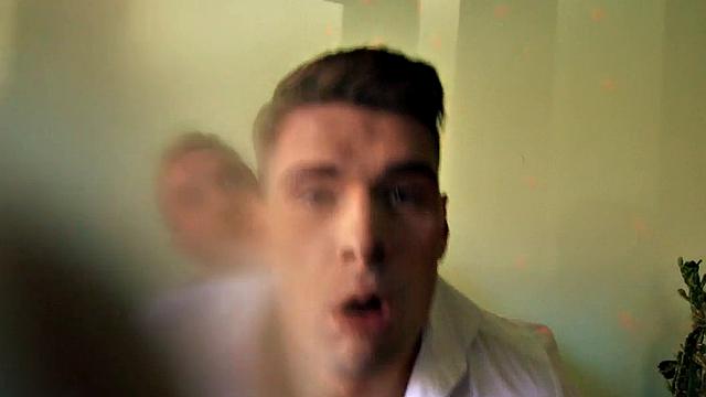 Бисексуальная шалунья устроила шоу с двумя красавчиками