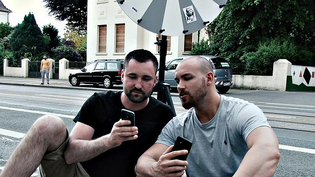 Дёрти Тина становится на колени перед мистером БигФэтДиком - зрелая любит крупный калибр