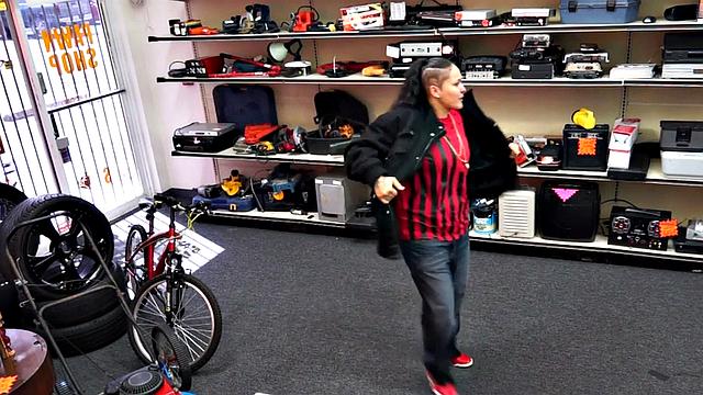 Naive pawnshop babe pounded by owner before receiving facial