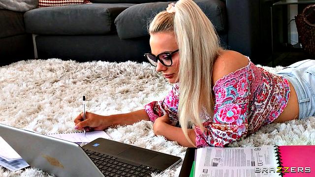 Elizabeth Fucks Her Mom's New Boyfriend