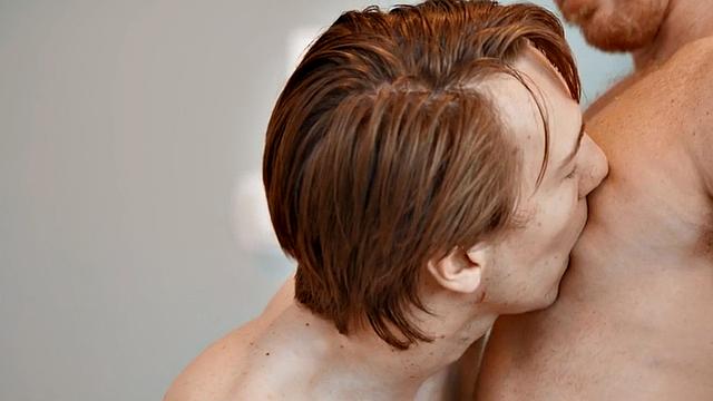 Cumloving skinny jock barebacked in hunk's tight asshole