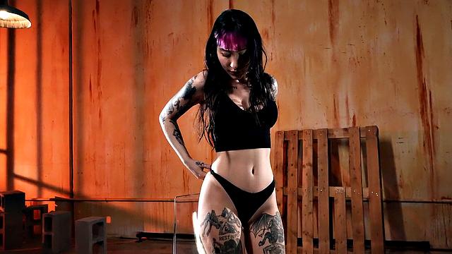 Colored hair tattooed babe masturbates with fuck machine