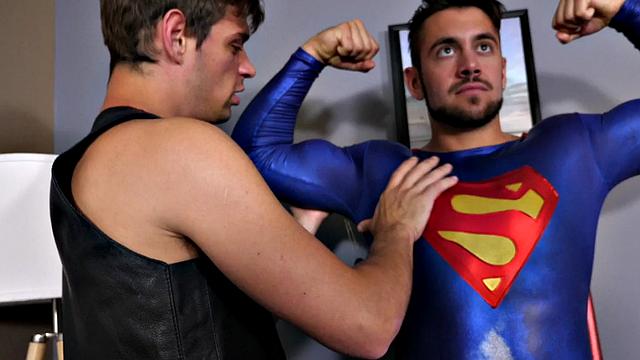 Superman jerking while pumped in erotic couple