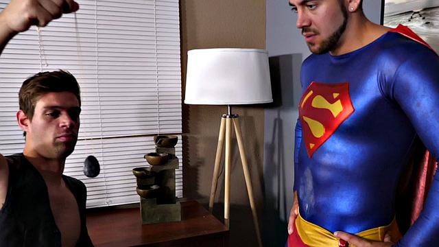 Superman jerking while pumped in erotic couple