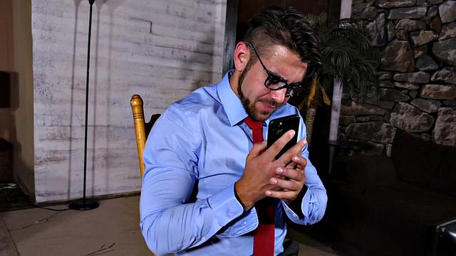 Superman jerking while pumped in erotic couple