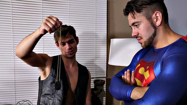 Superman jerking while pumped in erotic couple
