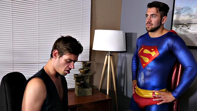 Superman jerking while pumped in erotic couple