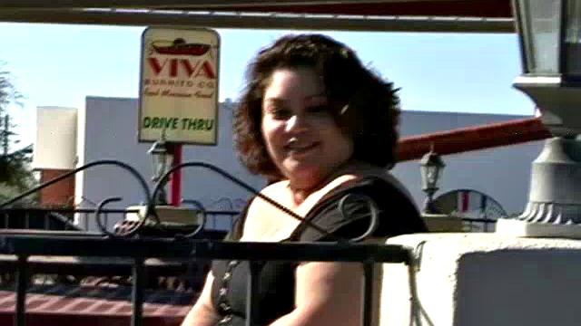 Пышка с тату жарит не только буррито, но и тебя