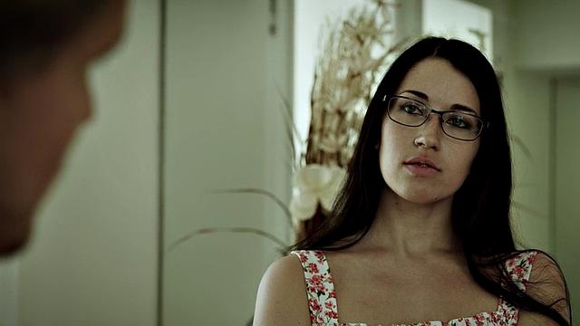 после ссоры девочка с огромной жопой бешено скачет на члене парня