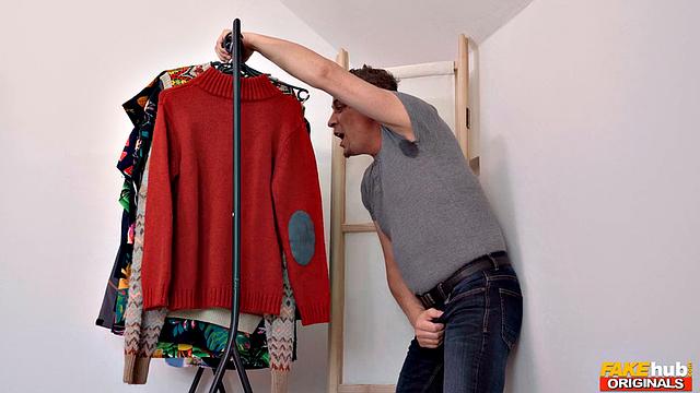 Клеа Готье дрочит в примерочной и отсасывает Стиву Q перед жарким сексом в магазине.