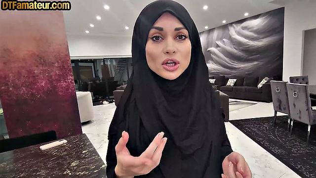 Big Atab babe cockriding in POV