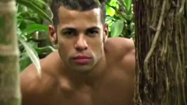 двое качков забили на тренажёры, зато члены сравнили всерьёз