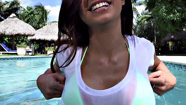 Creampie bigboobs babe fucked outdoors by the swimming pool