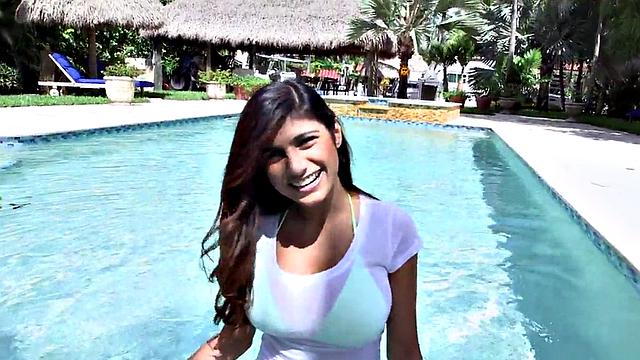 Creampie bigboobs babe fucked outdoors by the swimming pool