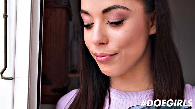 Big booty girl opens her ass and pussy in solo