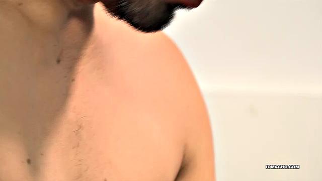 Митч и Нестор жадно трахаются, сменяя позы и кайфуя друг от друга