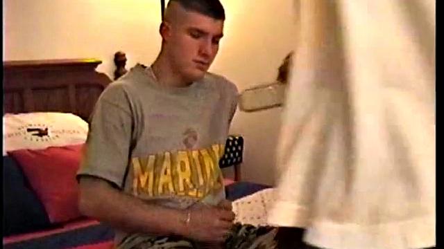 CJ дрочит как чемпион, рука делает всю работу