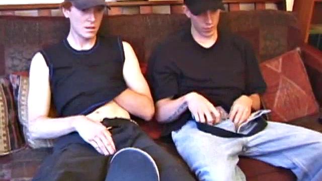 Шейн не может устоять - кончает на грудь Дейна после яркой минеты