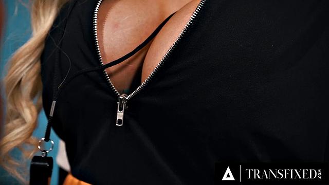 TRANSFIXED - Stacked College Coach Brittney Kade Buttfucks Her Football Player In The Team