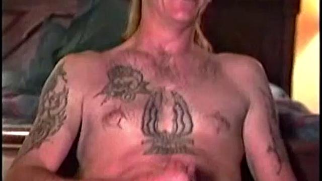 Bill drops his pants and proves size does matter at the construction site
