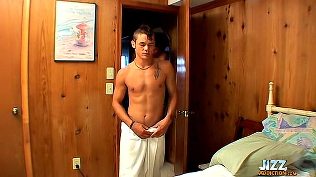 Boomer Gets a Mouthful of Cum - Boomer Jacoby & Riley Wiggins