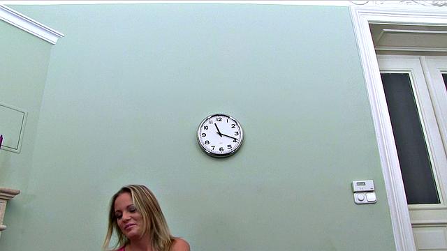 Agent bangs tight teen in lingerie & gives her a smile