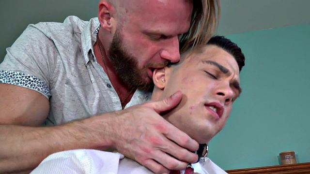 Mesmerized jock fucks hunk's greedy asshole in doggy style