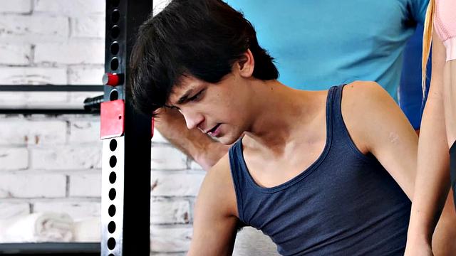 Babe sharing bisexual dick in mmf with bj and sex