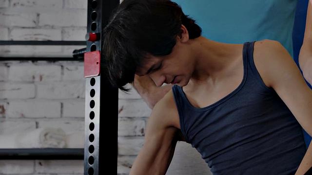 Babe sharing bisexual dick in mmf with bj and sex