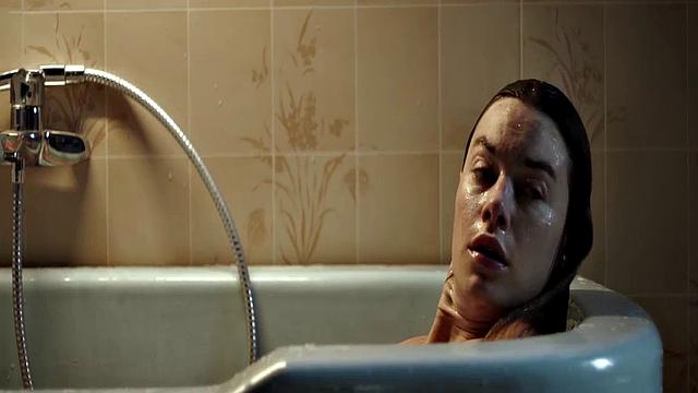 Camille Rowe gets steamy in the bathtub with a celebrity