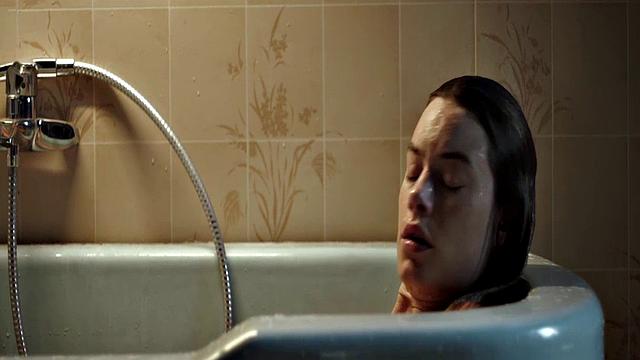 Camille Rowe gets steamy in the bathtub with a celebrity