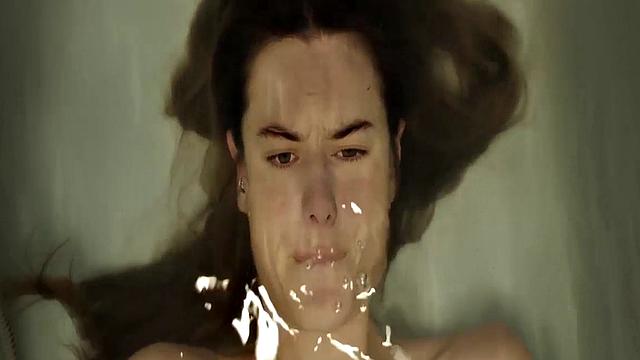 Camille Rowe gets steamy in the bathtub with a celebrity