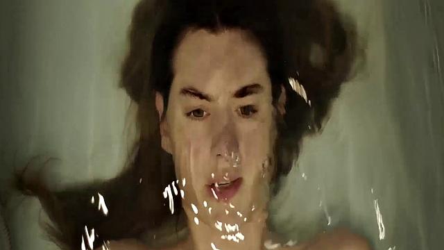 Camille Rowe gets steamy in the bathtub with a celebrity